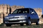 caractéristiques automobiles et la consommation de carburant pour Peugeot 106