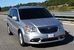 Car specs and fuel consumption for Lancia Voyager